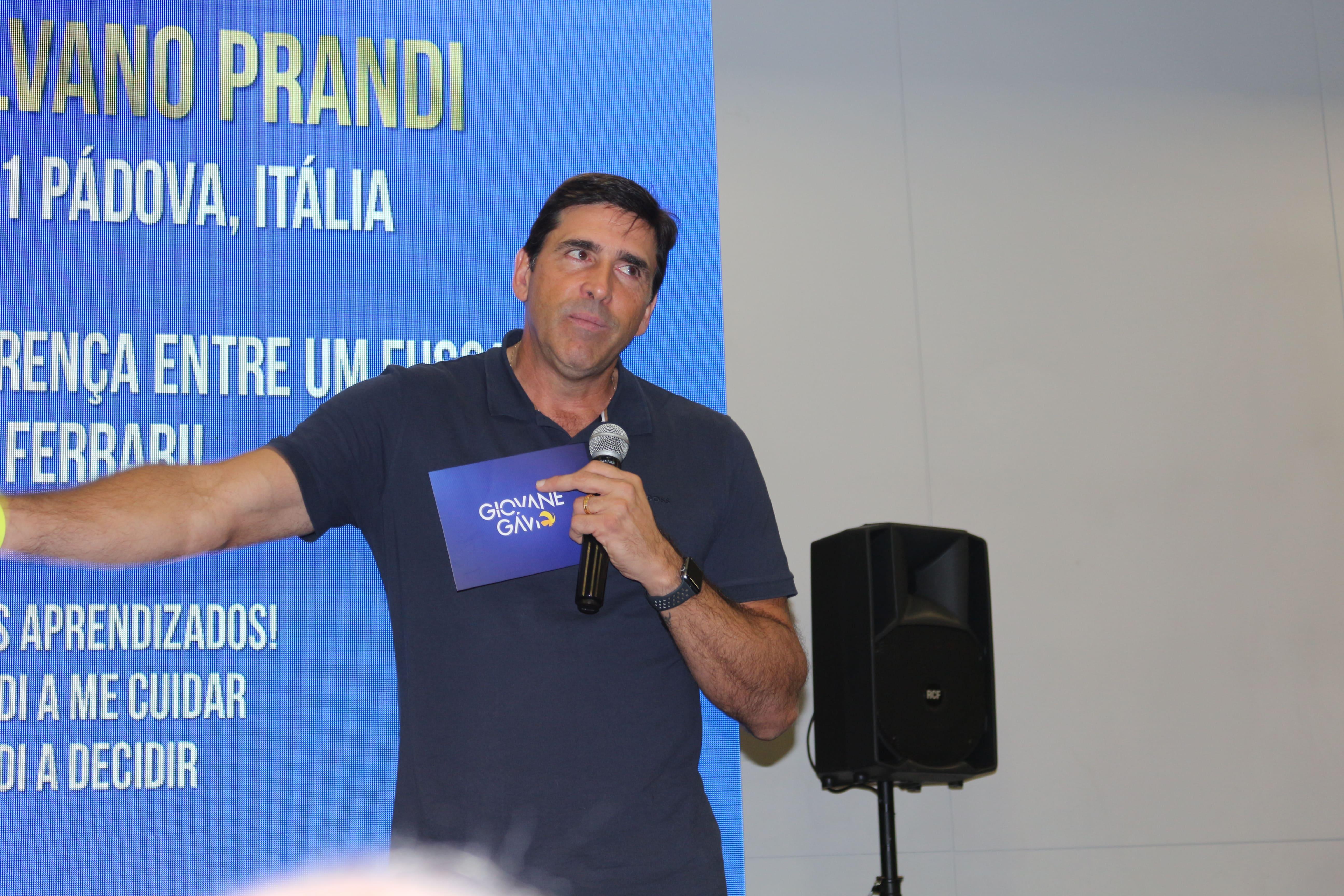 Giovane Gávio, bicampeão olímpico de vôlei, palestra no VIII Congresso de Síndicos Profissionais e Gestores de Propriedades Urbanas e Expo Síndico em Belo Horizonte