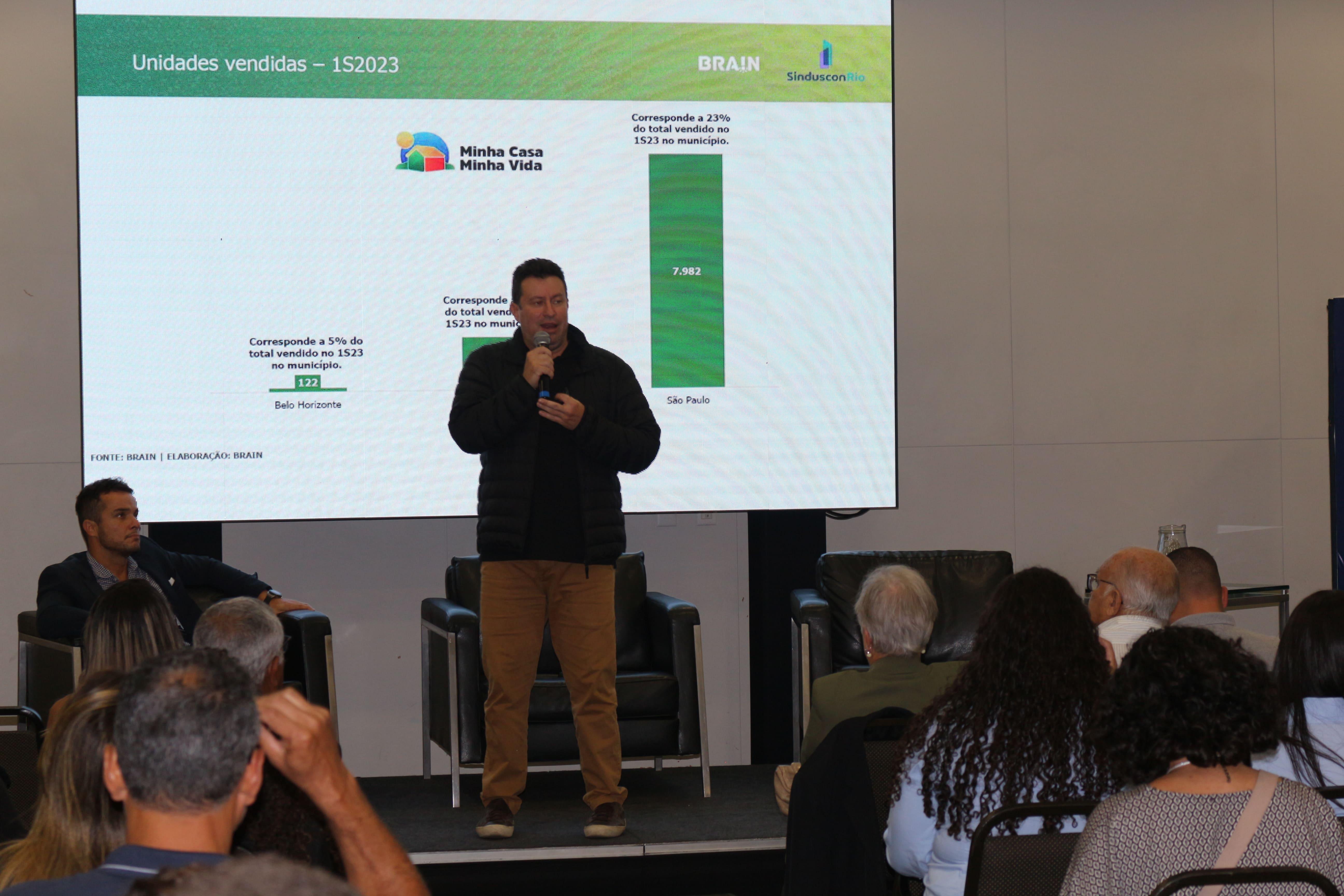 Claudio Hermolin, presidente da Sinduscon-Rio, apresenta dados do mercado imobiliário no VIII Congresso de Síndicos Profissionais e Gestores de Propriedades Urbanas e Expo Síndico em Belo Horizonte